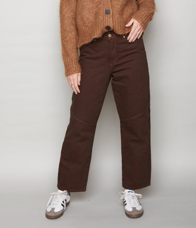 Pantalón Lucia Chocolate - PANTALÓN DENIM BÁSICO MUJER
