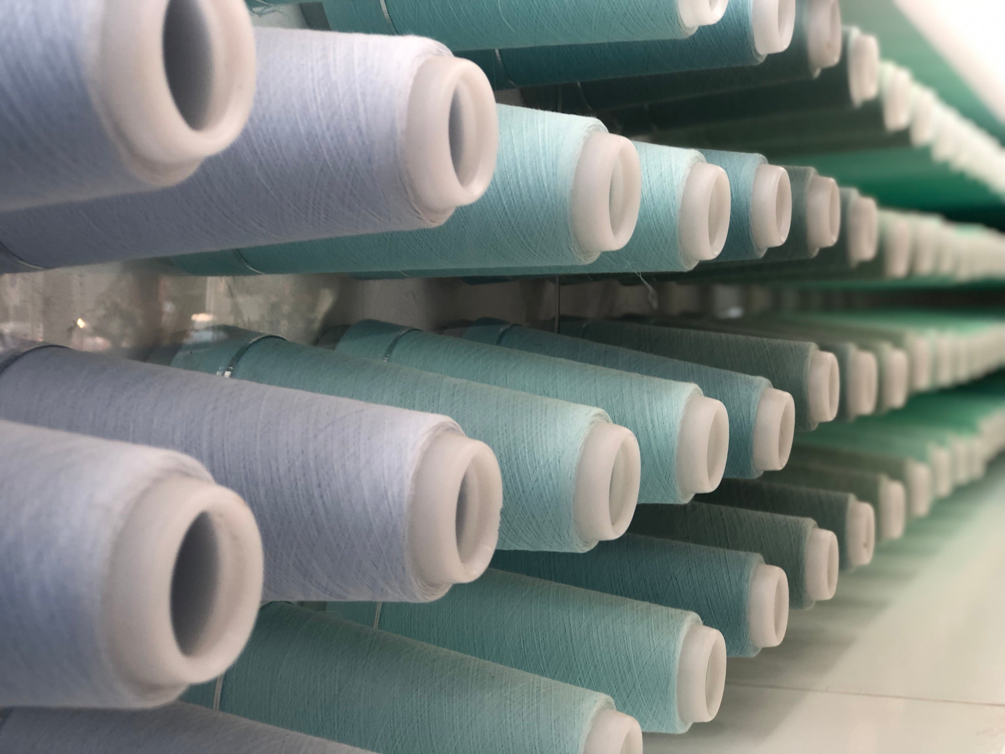 The Qualis vs Camisas Formales Tradicionales