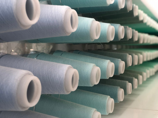 The Qualis vs Camisas Formales Tradicionales