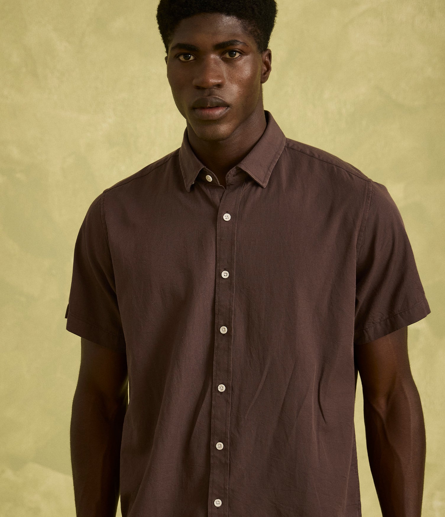 Camisa Hombre Tencell Manga Corta Burdeo Leo