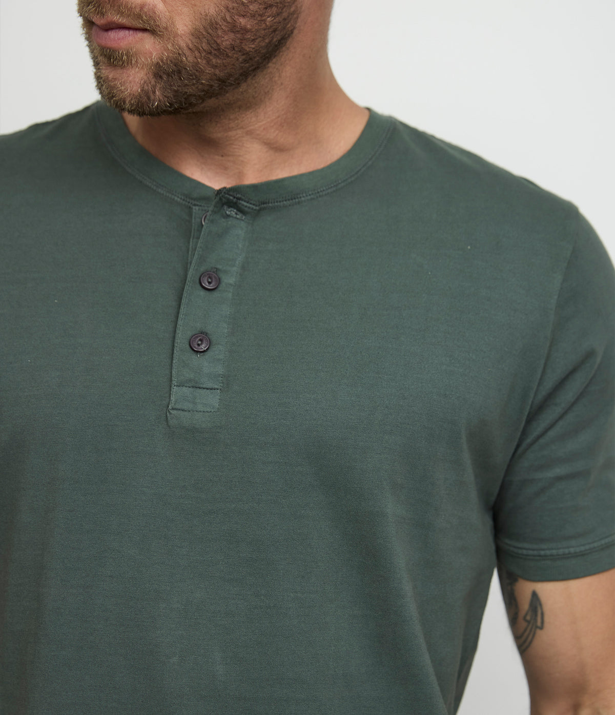 Polera hombre 100% algodón Luke Botones Verde Oscuro