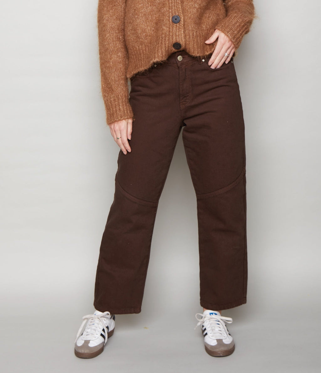 Pantalón Lucia Chocolate - PANTALÓN DENIM BÁSICO MUJER